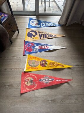 Vintage Milwaukee Braves & MLB Team Pennants Set - Multi Color